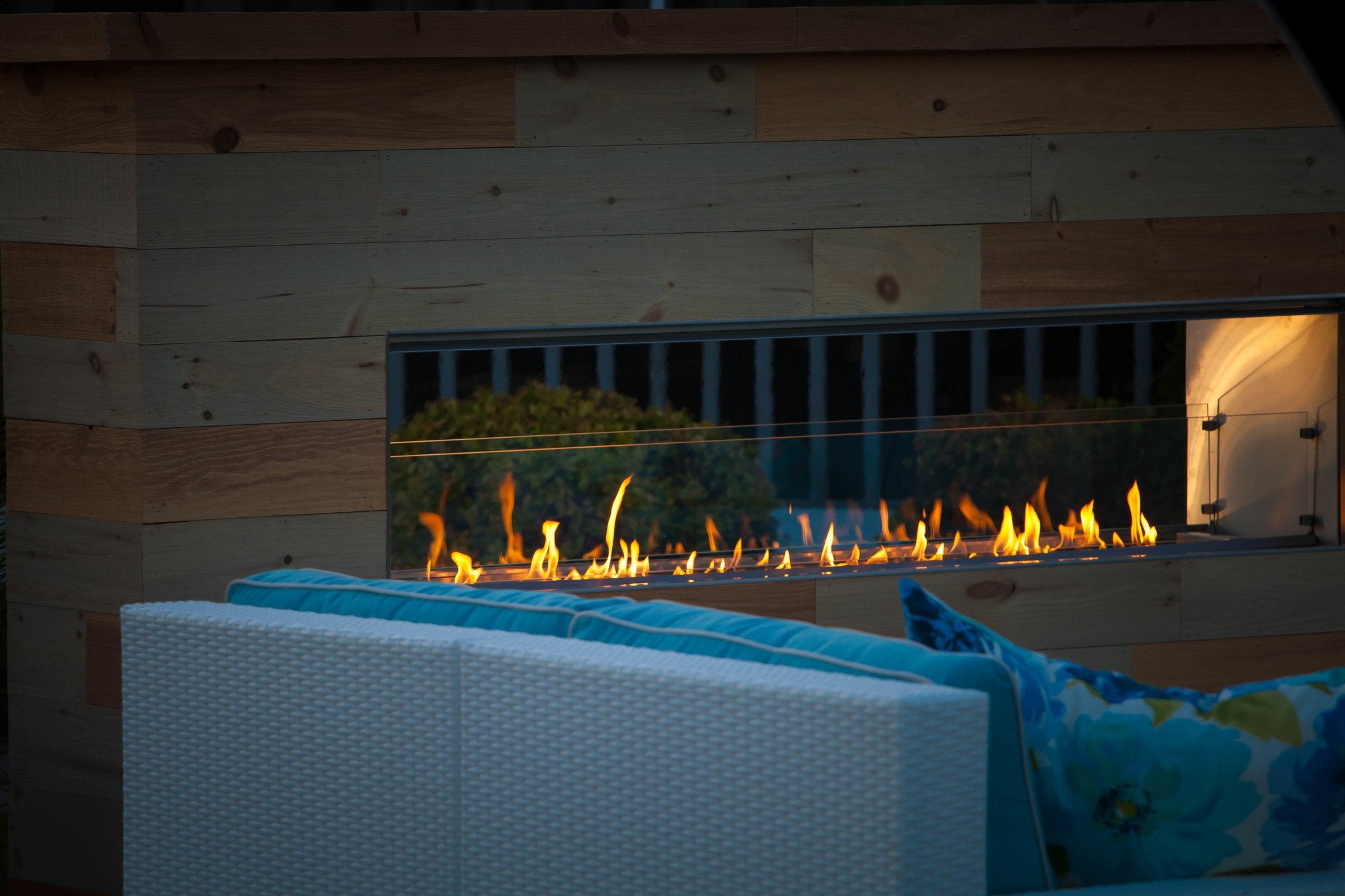firegear-48-inch-kalea-bay-linear-outdoor-fireplace-with-led-lights 4